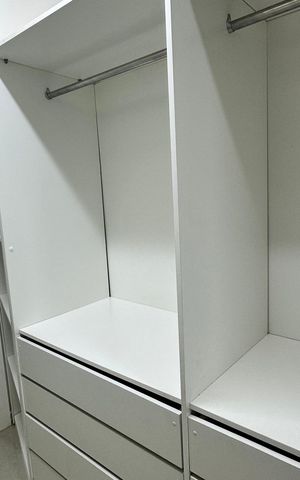 Casa de condomínio à venda com 160m², 3 quartos e 2 vagas Casa de condomínio à venda com 160m², 3 quartos e 2 vagasCloset da Suíte
