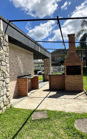 Casa de condomínio à venda com 160m², 3 quartos e 2 vagas Casa de condomínio à venda com 160m², 3 quartos e 2 vagasÁrea comum - Churrasqueira