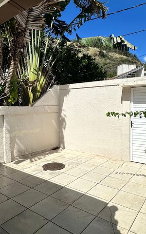 Casa de condomínio à venda com 160m², 3 quartos e 2 vagas Casa de condomínio à venda com 160m², 3 quartos e 2 vagasQuintal