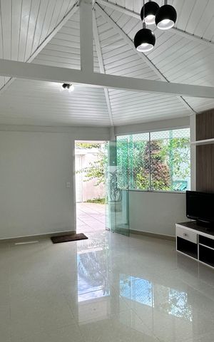 Casa de condomínio à venda com 160m², 3 quartos e 2 vagas Casa de condomínio à venda com 160m², 3 quartos e 2 vagasSala