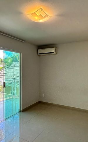 Casa de condomínio à venda com 160m², 3 quartos e 2 vagas Casa de condomínio à venda com 160m², 3 quartos e 2 vagasSuíte