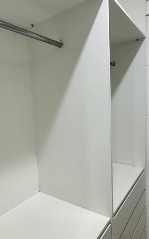 Casa de condomínio à venda com 160m², 3 quartos e 2 vagas Casa de condomínio à venda com 160m², 3 quartos e 2 vagasCloset da Suíte