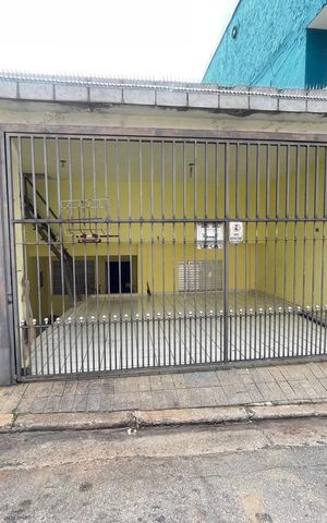 Casa à venda com 120m², 2 quartos e 1 vaga Casa à venda com 120m², 2 quartos e 1 vagaFachada