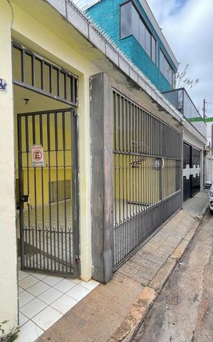 Casa à venda com 120m², 2 quartos e 1 vaga Casa à venda com 120m², 2 quartos e 1 vagaFachada