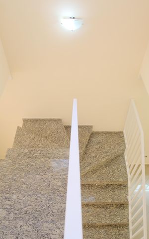 Casa à venda com 216m², 3 quartos e 5 vagasEscada