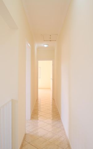 Casa à venda com 216m², 3 quartos e 5 vagasCorredor