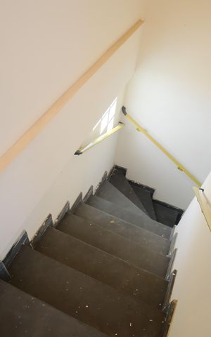 Casa à venda com 216m², 3 quartos e 5 vagasEscada para garagem