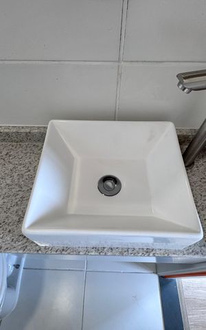 Apartamento à venda com 43m², 2 quartos e 1 vaga Apartamento à venda com 43m², 2 quartos e 1 vagaBanheiro Social