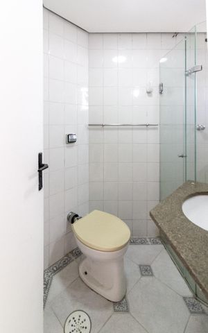 Apartamento para alugar com 135m², 3 quartos e 1 vaga Apartamento para alugar com 135m², 3 quartos e 1 vagaBanheiro da Suíte