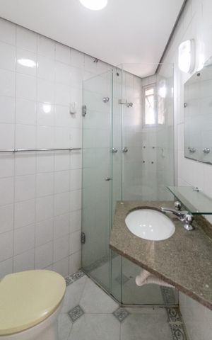 Apartamento para alugar com 135m², 3 quartos e 1 vaga Apartamento para alugar com 135m², 3 quartos e 1 vagaBanheiro da Suíte