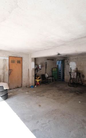 Casa à venda com 450m², 5 quartos e 6 vagasGaragem