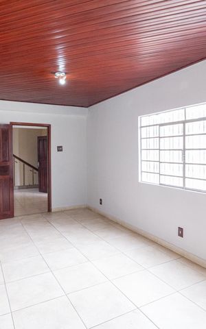 Casa à venda com 207m², 3 quartos e 4 vagas Casa à venda com 207m², 3 quartos e 4 vagasSala
