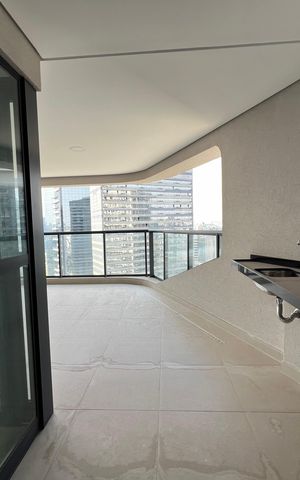 Apartamento à venda com 229m², 4 quartos e 4 vagas Apartamento à venda com 229m², 4 quartos e 4 vagasVaranda