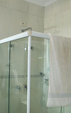 Casa de condomínio para alugar com 458m², 4 quartos e 4 vagasBanheiro da Suíte 2