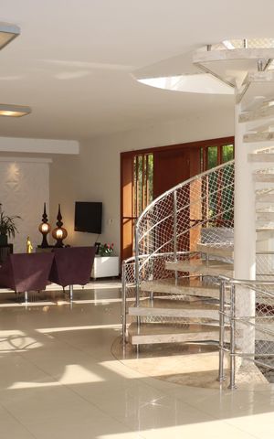 Casa de condomínio para alugar com 458m², 4 quartos e 4 vagasSala