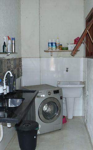 Casa de condomínio para alugar com 458m², 4 quartos e 4 vagasÁrea de Serviço