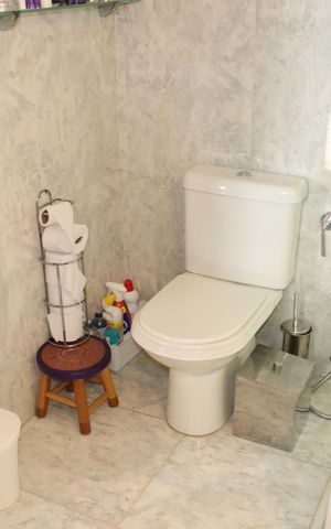 Casa de condomínio para alugar com 458m², 4 quartos e 4 vagasBanheiro da Suíte 1