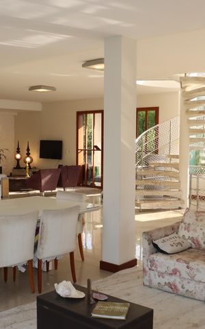 Casa de condomínio para alugar com 458m², 4 quartos e 4 vagasSala