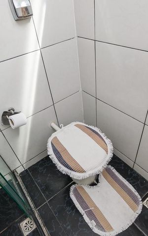 Casa à venda com 300m², 3 quartos e sem vaga Casa à venda com 300m², 3 quartos e sem vagaBanheiro
