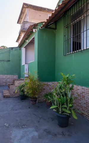 Casa à venda com 300m², 3 quartos e sem vaga Casa à venda com 300m², 3 quartos e sem vagaVaranda