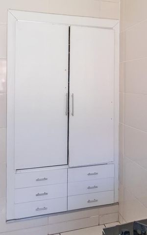 Casa à venda com 300m², 3 quartos e sem vaga Casa à venda com 300m², 3 quartos e sem vagaCozinha - Armários