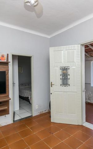 Casa à venda com 300m², 3 quartos e sem vaga Casa à venda com 300m², 3 quartos e sem vagaSala