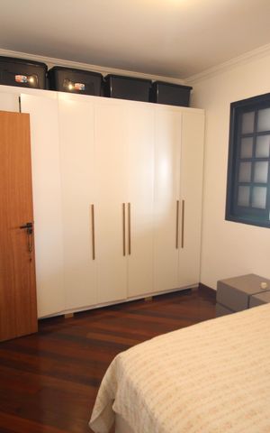 Casa à venda com 420m², 3 quartos e 3 vagasSuíte