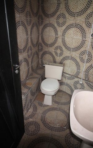 Casa à venda com 420m², 3 quartos e 3 vagasBanheiro 2