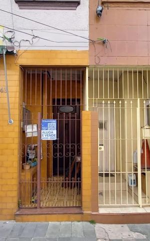Casa à venda com 80m², 2 quartos e sem vaga Casa à venda com 80m², 2 quartos e sem vagaFachada