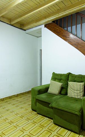 Casa à venda com 80m², 2 quartos e sem vaga Casa à venda com 80m², 2 quartos e sem vagaSala
