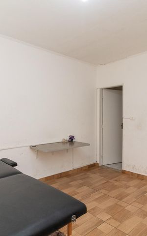 Casa à venda com 170m², 4 quartos e 8 vagasSuíte