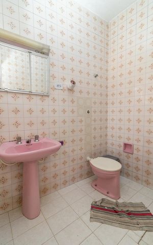 Casa à venda com 170m², 4 quartos e 8 vagasBanheiro 2