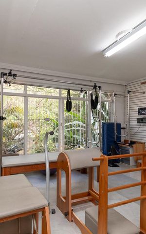 Casa à venda com 170m², 4 quartos e 8 vagasSala