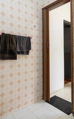 Casa à venda com 170m², 4 quartos e 8 vagasBanheiro 2