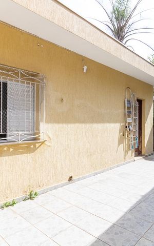 Casa à venda com 170m², 4 quartos e 8 vagasQuintal