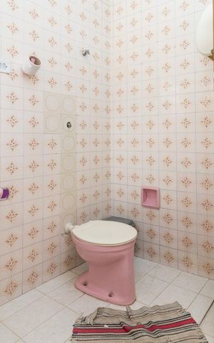 Casa à venda com 170m², 4 quartos e 8 vagasBanheiro 2