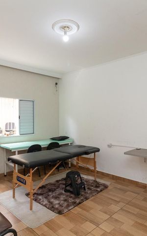 Casa à venda com 170m², 4 quartos e 8 vagasSuíte