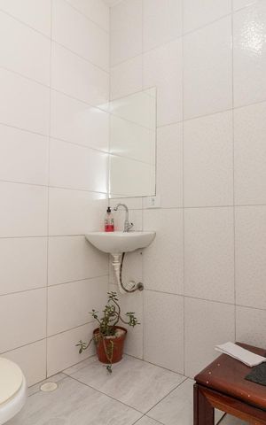 Casa à venda com 170m², 4 quartos e 8 vagasBanheiro