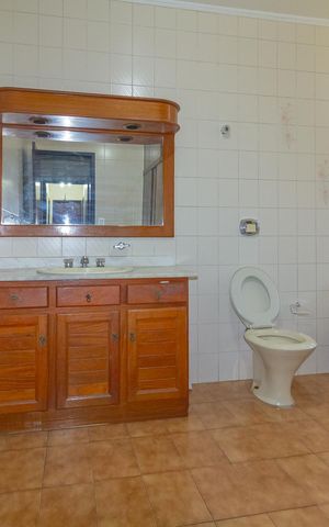 Casa para alugar com 350m², 6 quartos e 4 vagas Casa para alugar com 350m², 6 quartos e 4 vagasBanheiro 2
