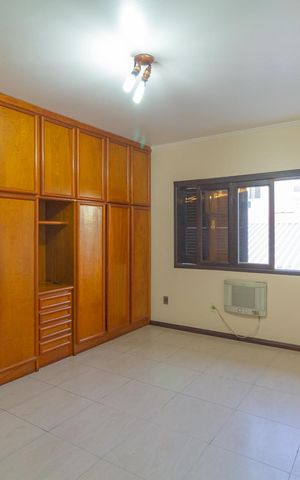 Casa para alugar com 350m², 6 quartos e 4 vagas Casa para alugar com 350m², 6 quartos e 4 vagasQuarto 1