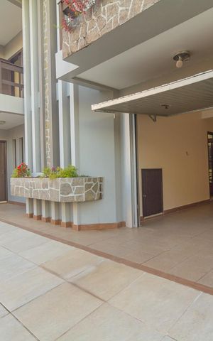 Casa para alugar com 350m², 6 quartos e 4 vagas Casa para alugar com 350m², 6 quartos e 4 vagasEntrada pra Garagem