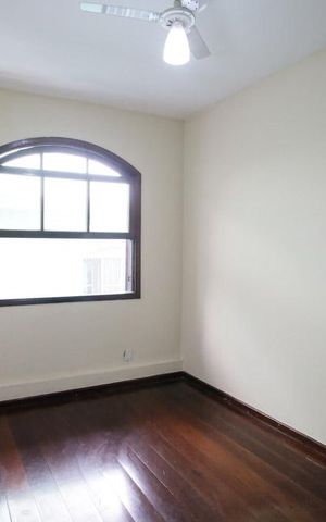 Casa à venda com 194m², 4 quartos e 2 vagasQuarto 1