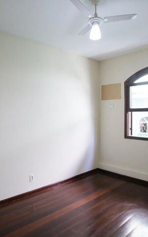Casa à venda com 194m², 4 quartos e 2 vagasQuarto 1