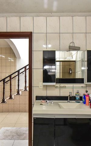 Casa para alugar com 462m², 4 quartos e 8 vagasBanheiro 1