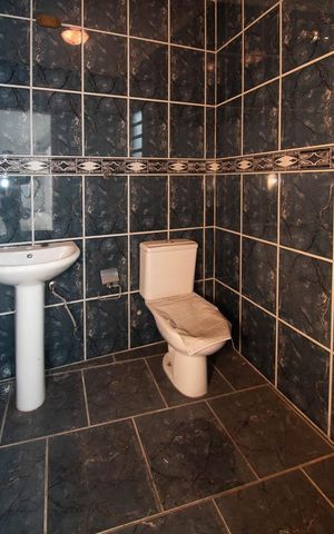 Casa à venda com 236m², 4 quartos e 5 vagasBanheiro de Serviço
