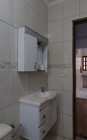 Casa à venda com 100m², 2 quartos e 1 vagaCasa 2 - Banheiro social