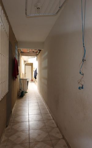 Casa à venda com 100m², 2 quartos e 1 vagaCorredor externo