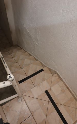 Casa à venda com 100m², 2 quartos e 1 vagaEscada