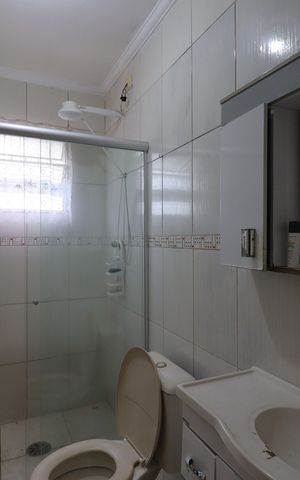 Casa à venda com 100m², 2 quartos e 1 vagaCasa 2 - Banheiro social