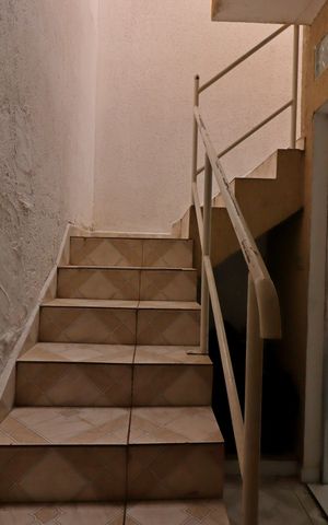 Casa à venda com 100m², 2 quartos e 1 vagaEscada
